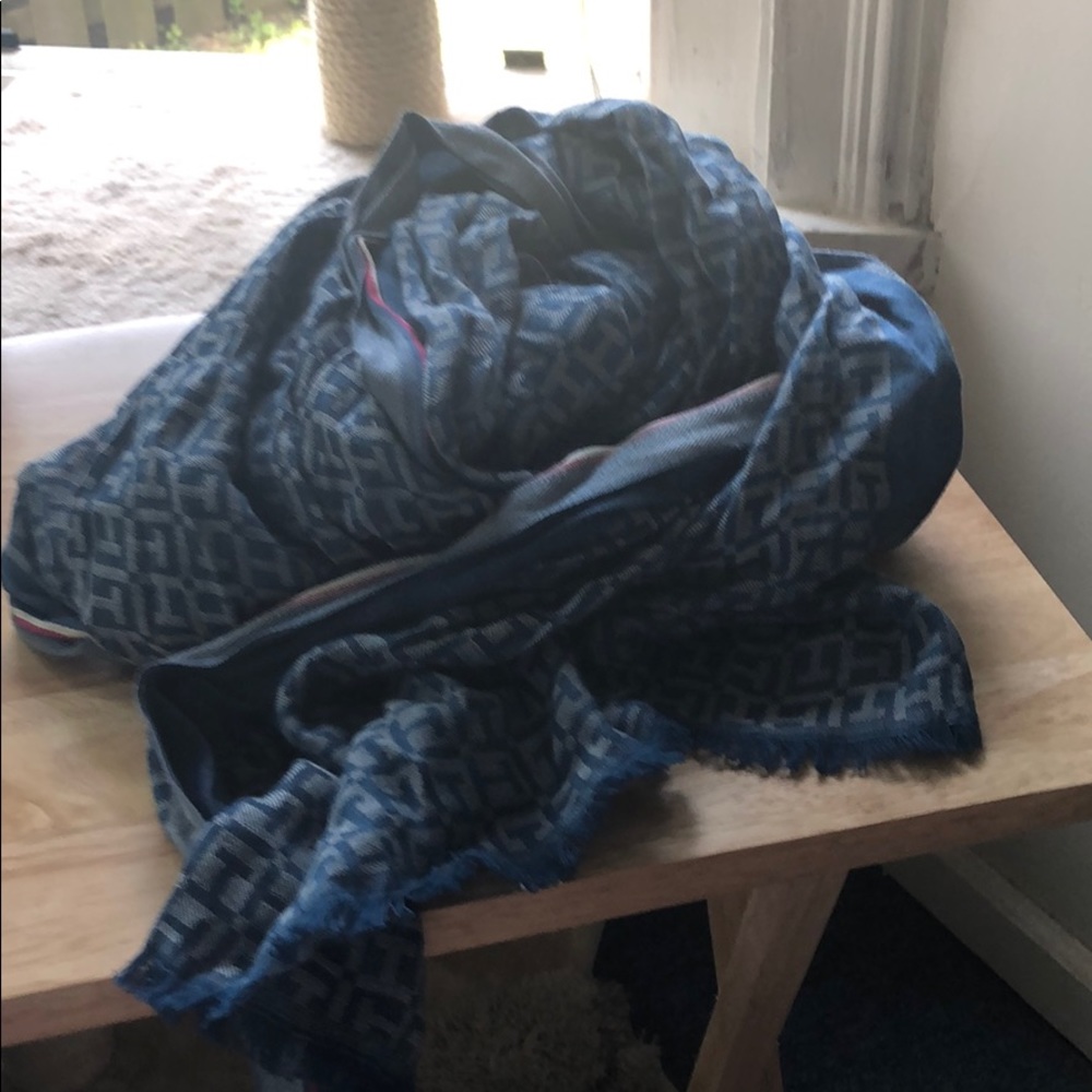Tommy Hilfiger blue and white Scarf